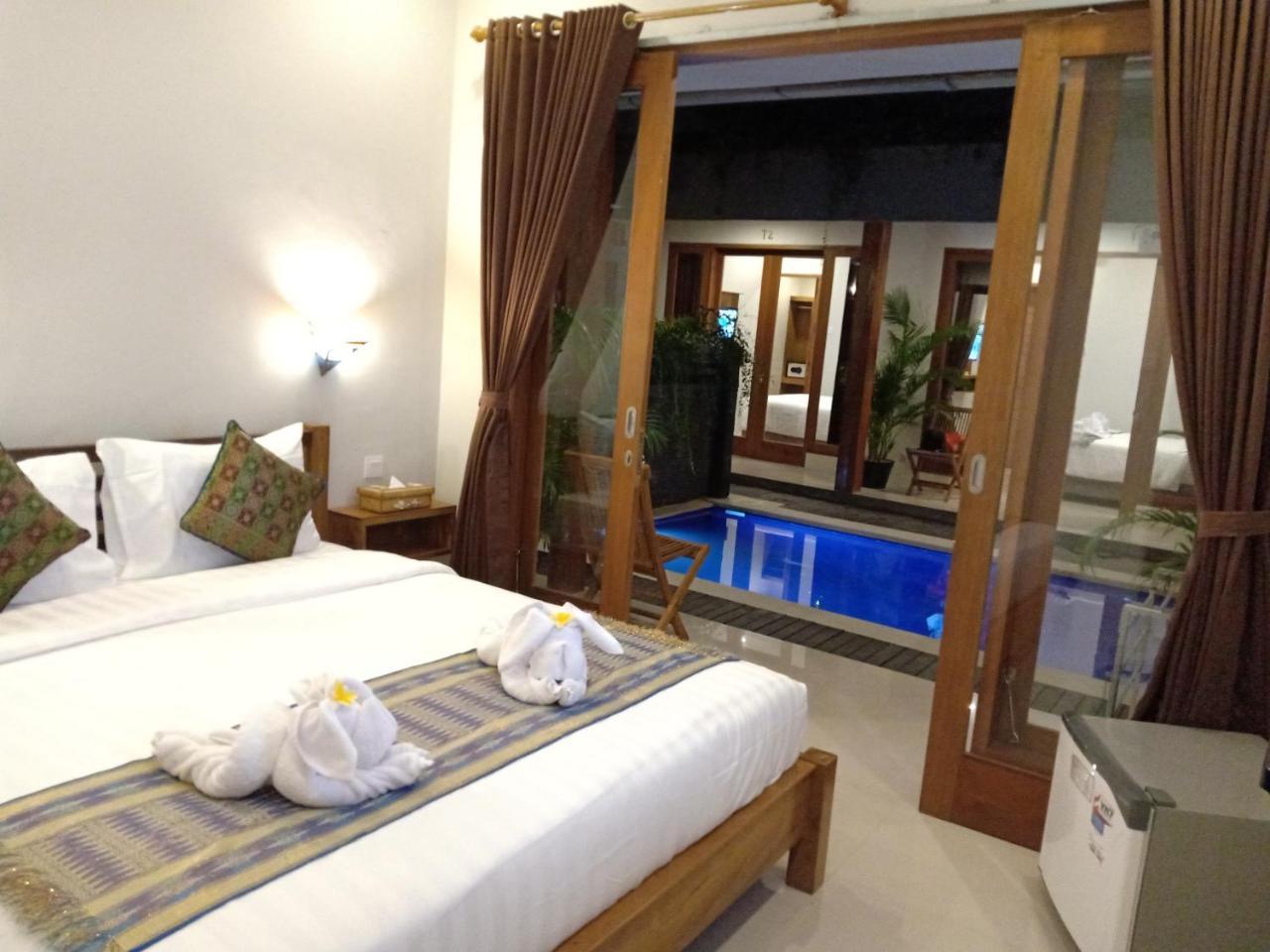 T & J Rooms Seminyak Esterno foto